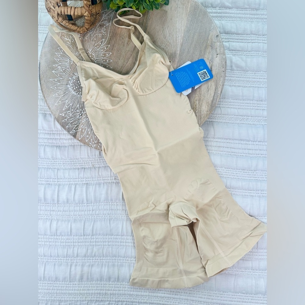Sensil Women’s Slimming and Smoothing Body Shaper in Beige Size XS/S NWT